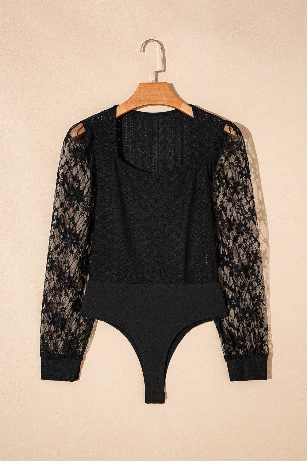 Body noir Frenchy en dentelle contrastée à manches évêque