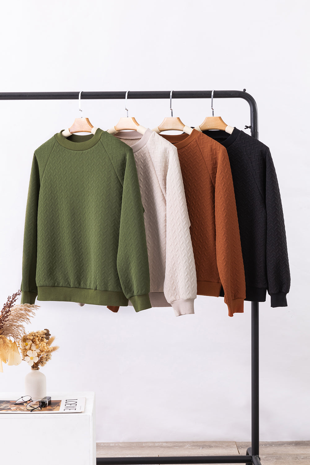Suéter pulôver de manga raglan com textura sólida castanha