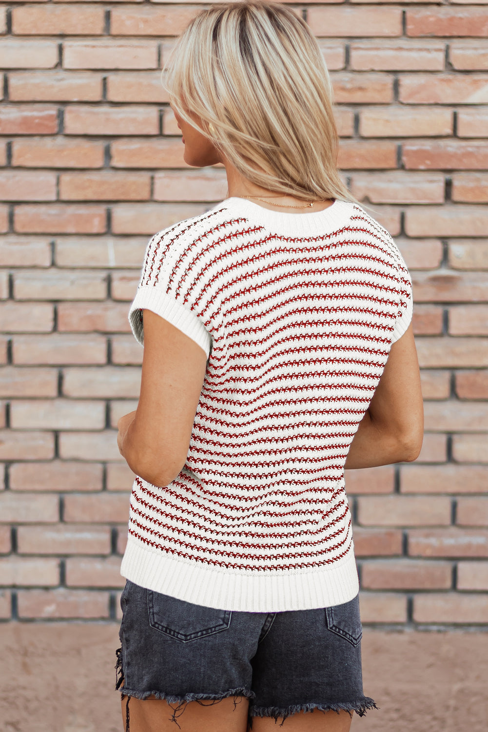 Gilet pull tricoté coupe ample à rayures noires et bordure côtelée