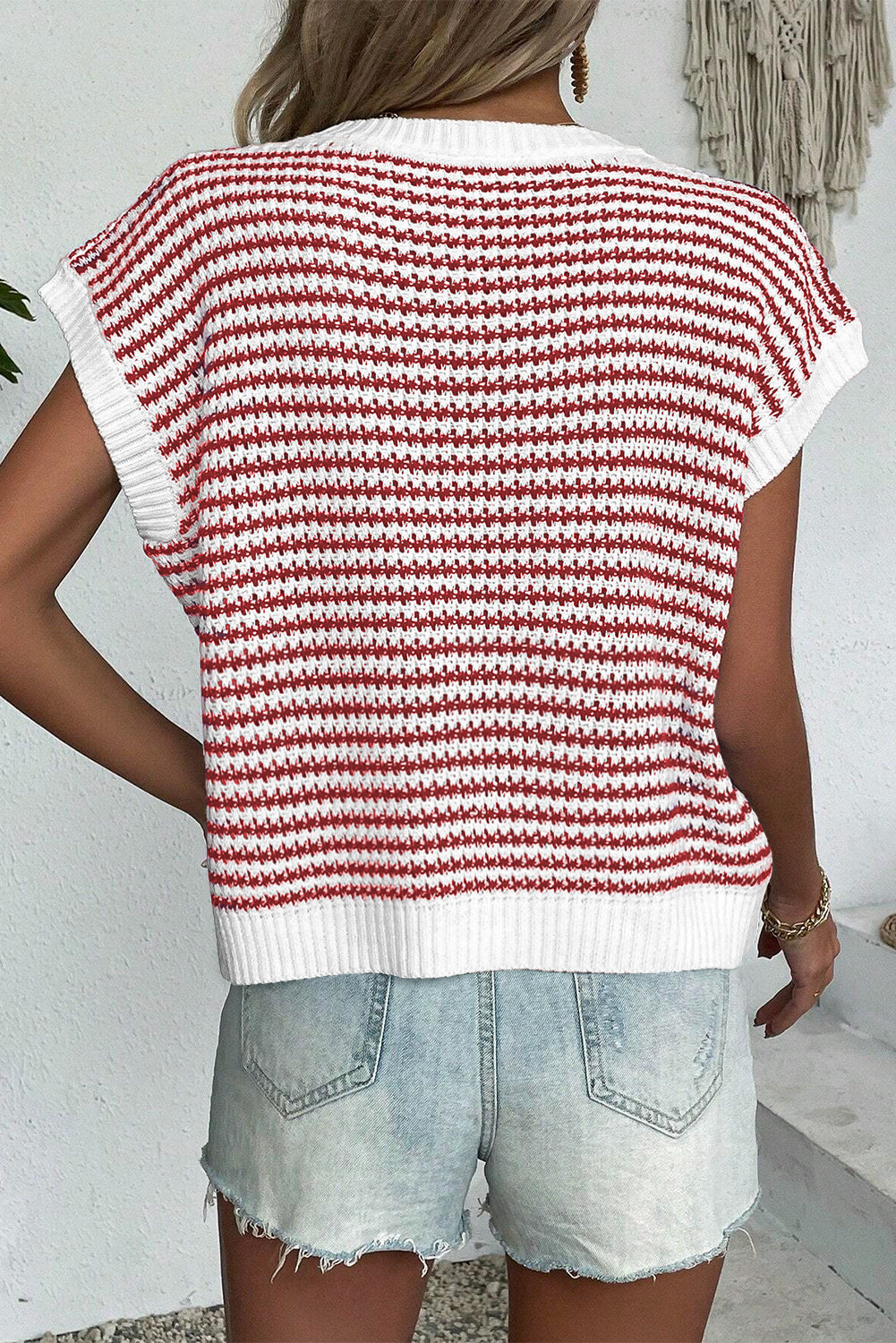 Gilet pull tricoté coupe ample à rayures noires et bordure côtelée