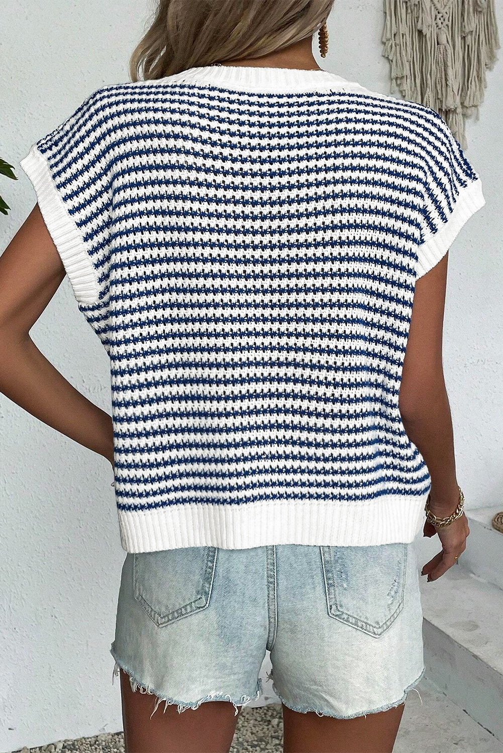 Gilet pull tricoté coupe ample à rayures noires et bordure côtelée
