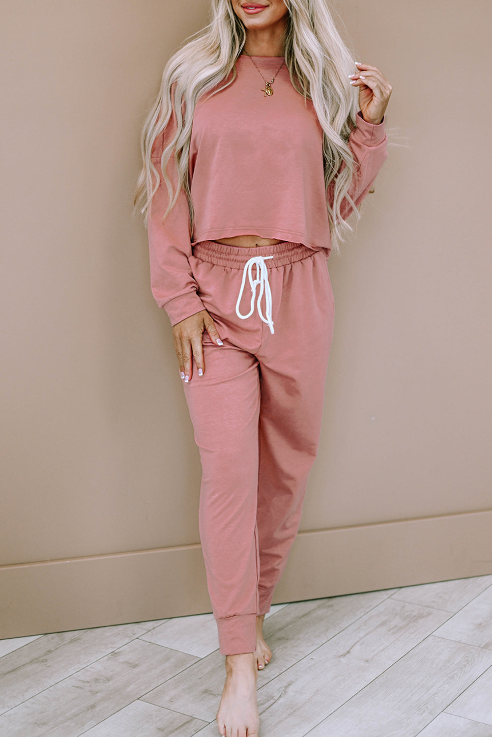 Conjunto de pulôver e calça esportivo rosa sólido boxy fit