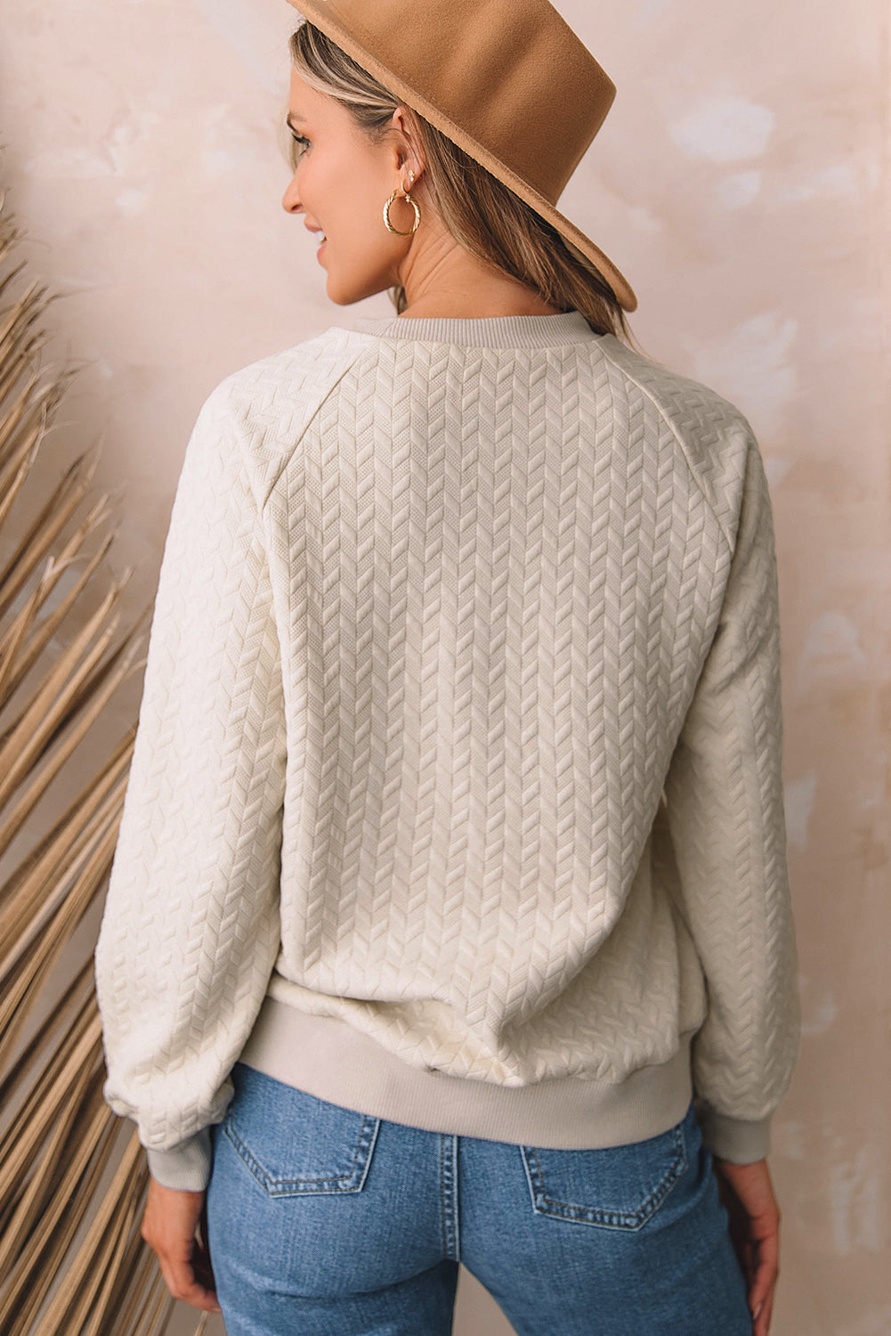 Suéter pulôver de manga raglan com textura sólida castanha