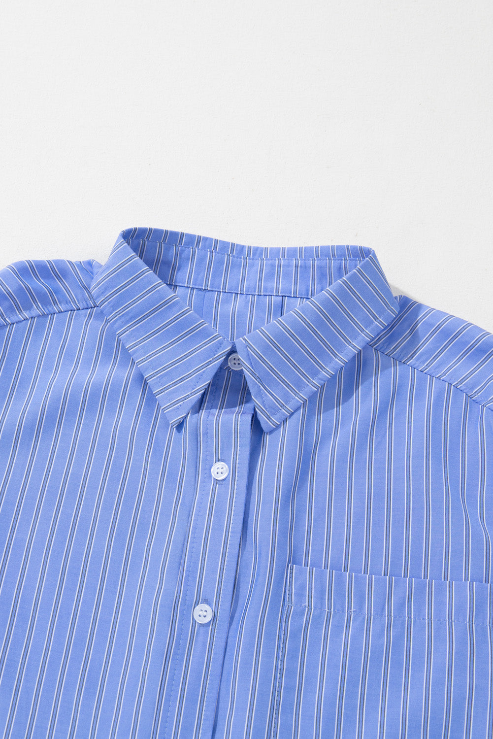 Chemise décontractée surdimensionnée boutonnée à rayures bleues