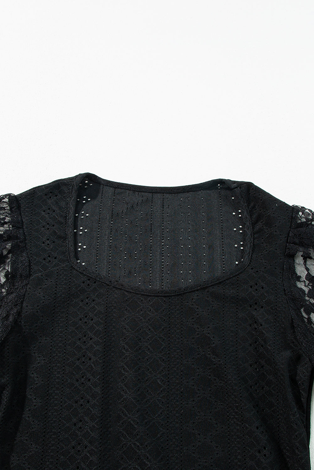 Body noir Frenchy en dentelle contrastée à manches évêque