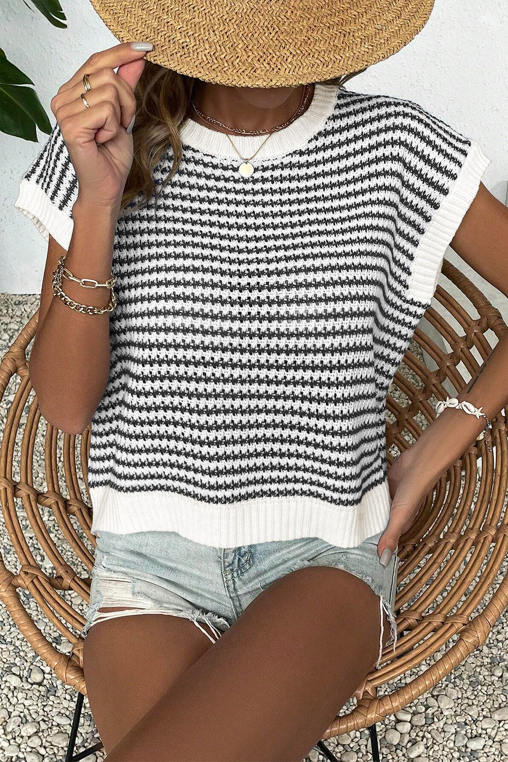 Gilet pull tricoté coupe ample à rayures noires et bordure côtelée