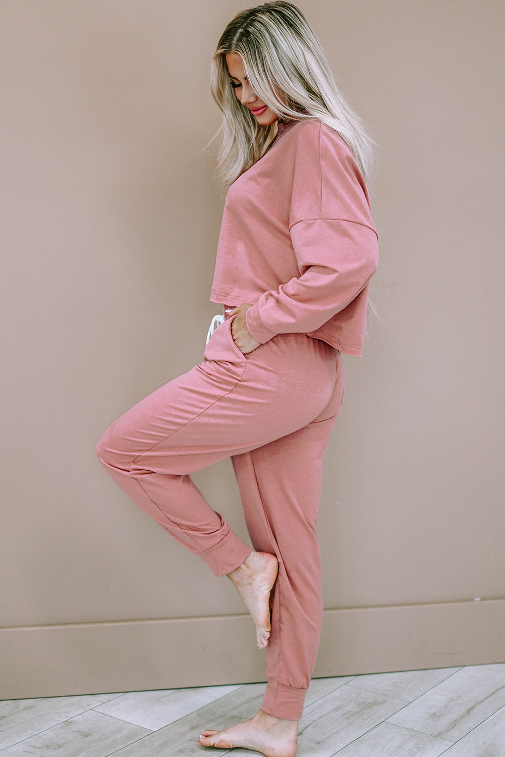 Conjunto de pulôver e calça esportivo rosa sólido boxy fit