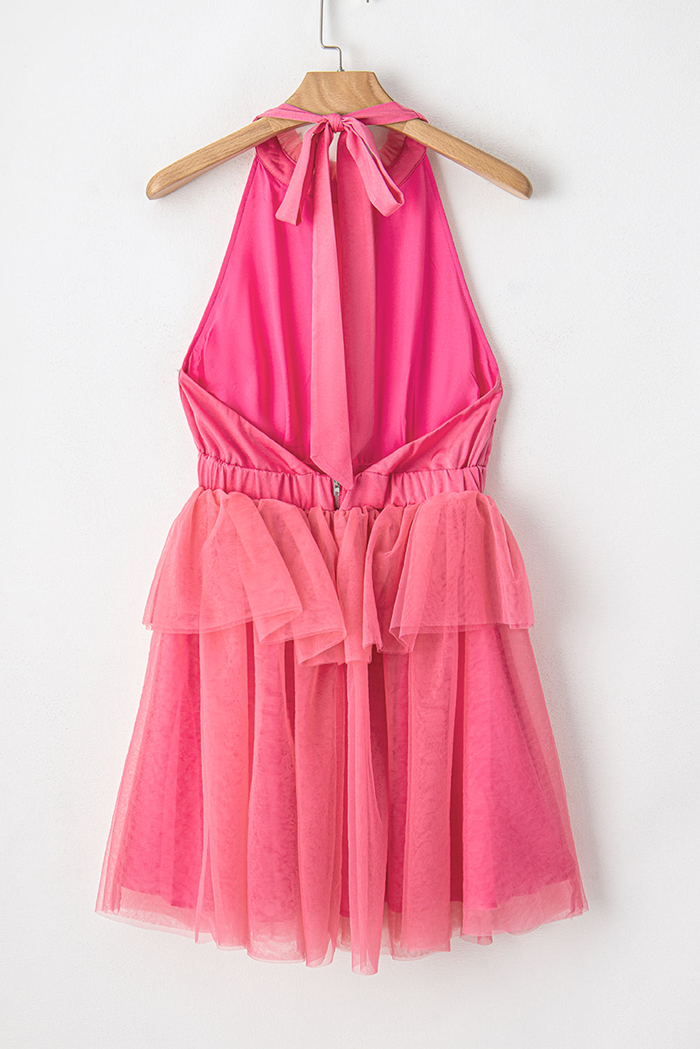 Robe dos nu nouée à volants en gaze rose fraise