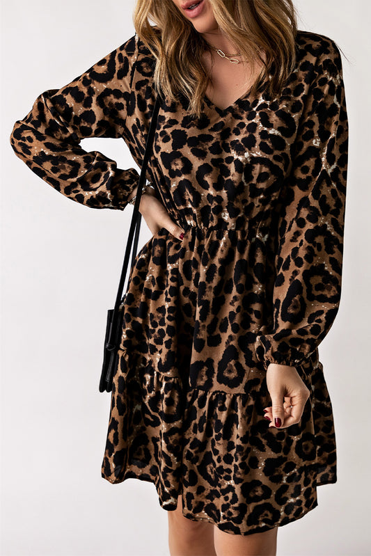 Mini vestido leopardo com babados e punho elástico