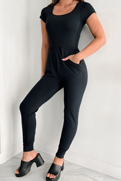 Combinaison Athleisure noire à manches courtes avec poche et bas de jogging