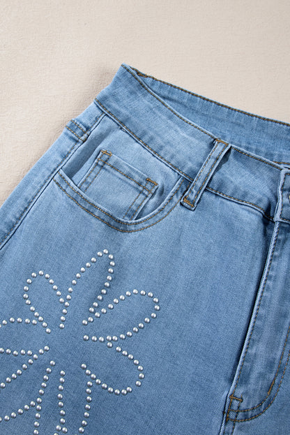 Jeans de perna larga com decoração floral azul claro com strass e cintura alta