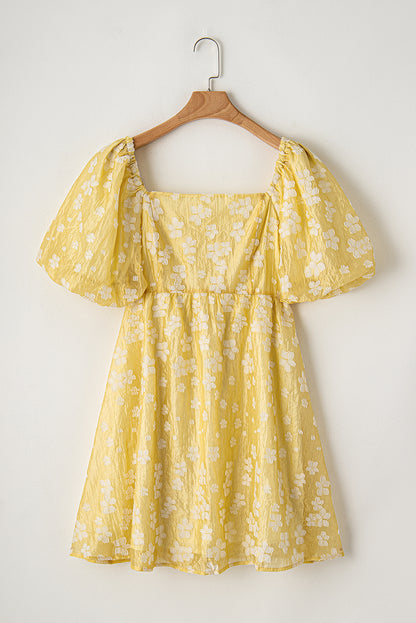 Mini-robe jaune à manches bouffantes et col carré en jacquard à fleurs style bohème