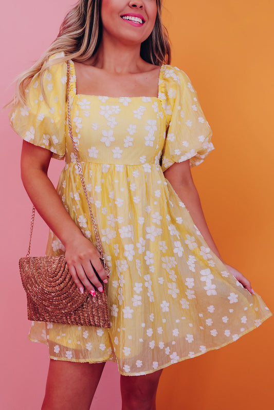 Minivestido amarelo boho flor jacquard manga bufante gola quadrada