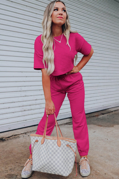 Ensemble t-shirt court texturé en treillis rouge rose et pantalon de jogging