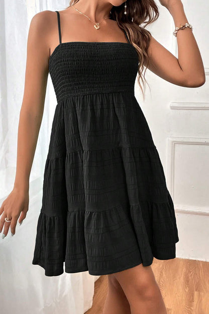 Vestido Smocked Preto Texturizado em Camadas Skater