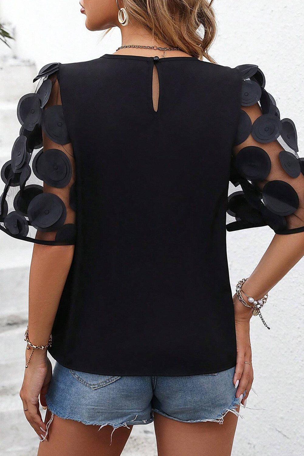 Blusa Meia Manga em Malha com Apliques Preto Contraste