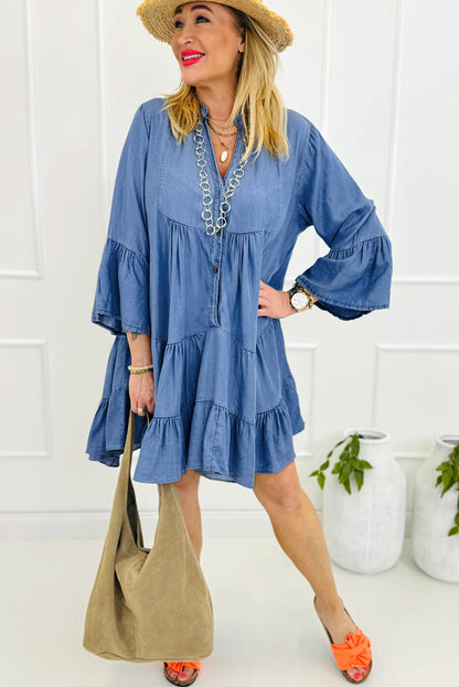 Mini vestido Chambray azul celeste com babados manga 3/4 em camadas divididas com decote em V