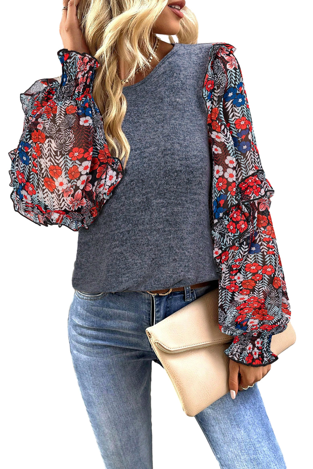 Blusa azul com babados e manga floral com gola redonda