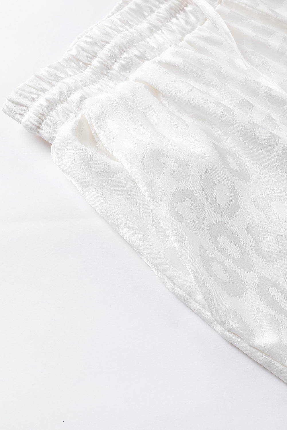 Conjunto de pijama de manga comprida de cetim leopardo branco 2 peças