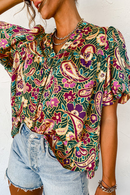 Blusa paisley verde com decote em V e manga curta bolha