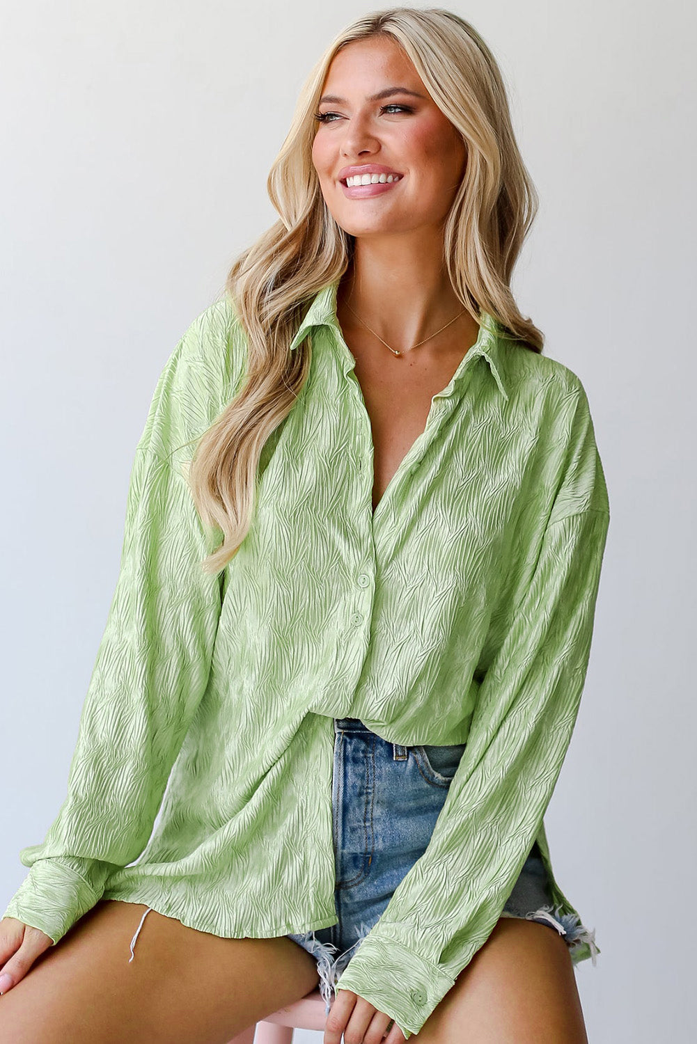 Chemise décontractée texturée fendue sur le côté Laurel Green