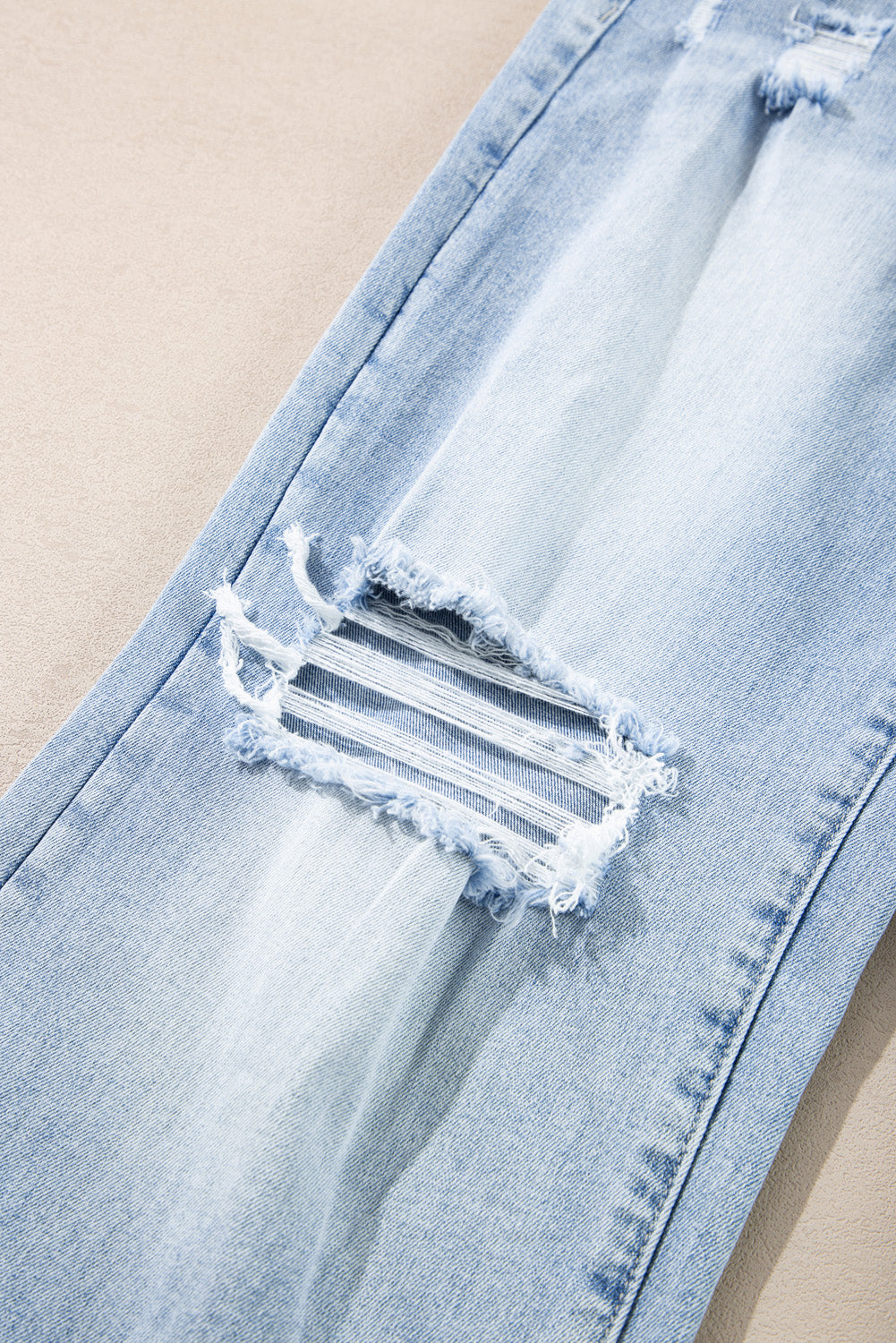 Jeans Beau Blue Light Wash desgastados Flare