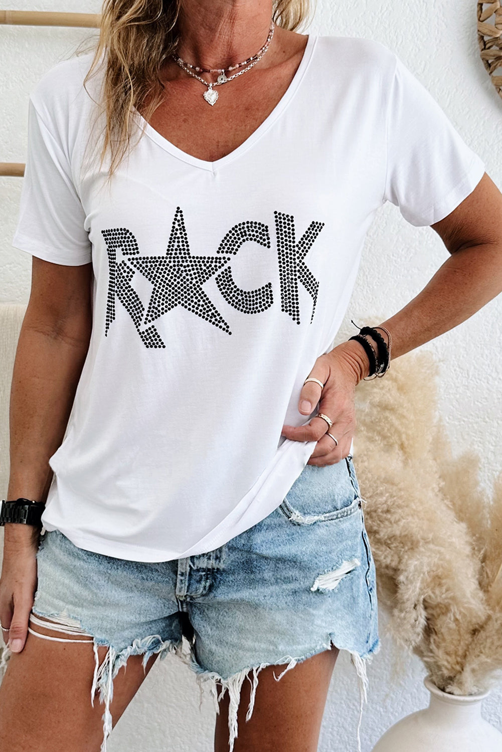 T-shirt blanc à col en V avec motif ROCK Star et strass