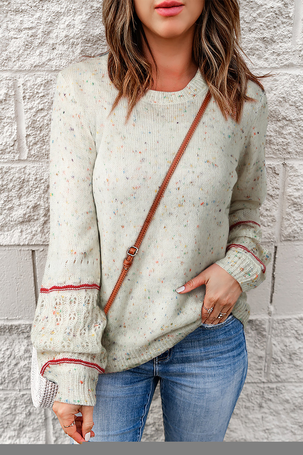 Pull blanc à manches à motifs et détails boulochés