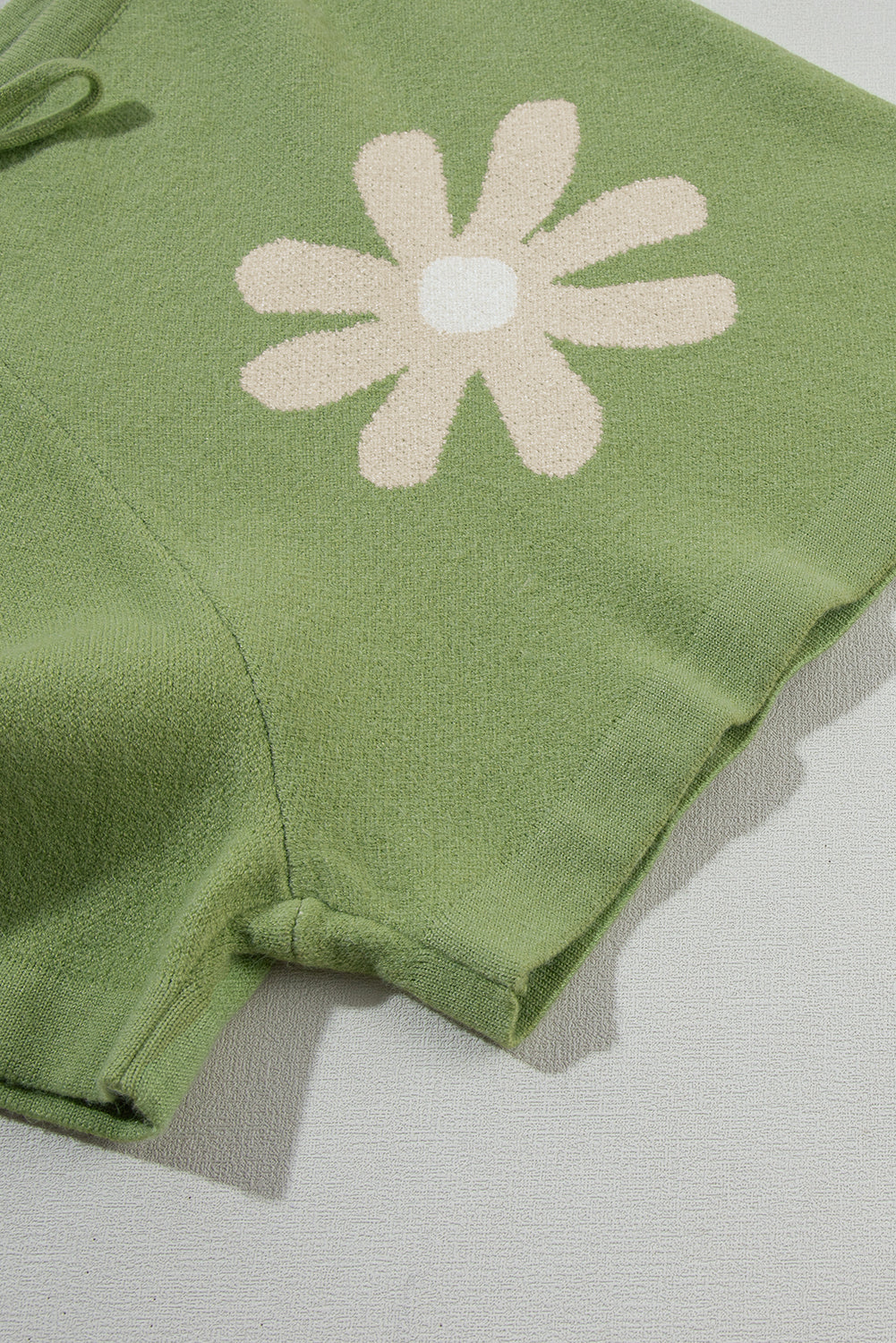 Conjunto de suéter e shorts de malha com manga bolha com estampa de flor verde