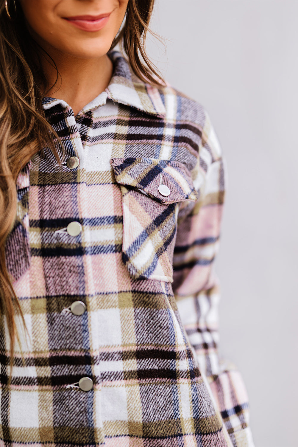 Veste longue rose à poches et imprimé géométrique à carreaux