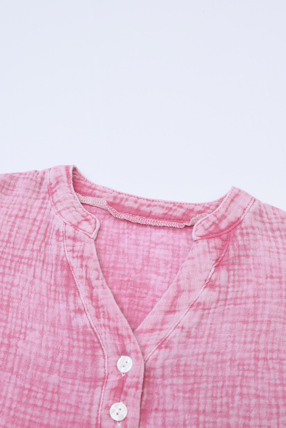 Top Henley Solto com Textura Rosa Crinkle