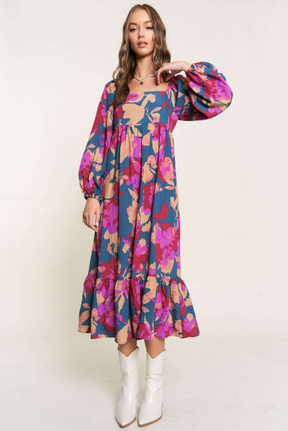 Vestido multicolorido com estampa floral e decote quadrado com babados e cintura alta