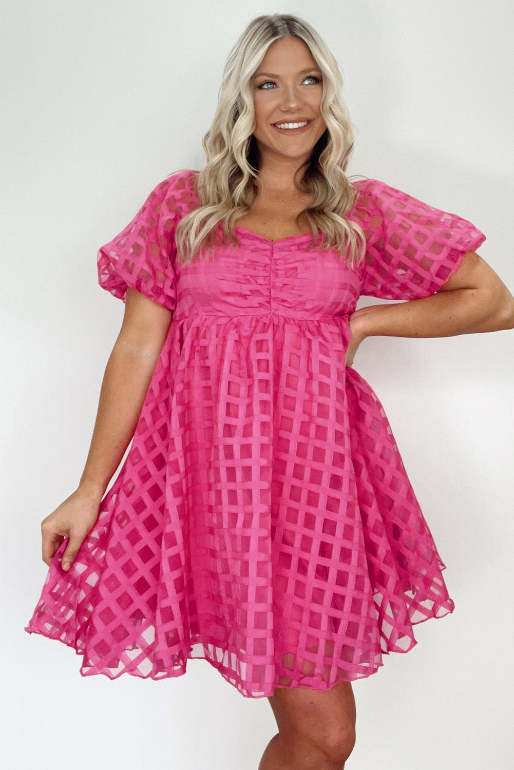 Vestido babydoll xadrez rosa morango com manga bufante