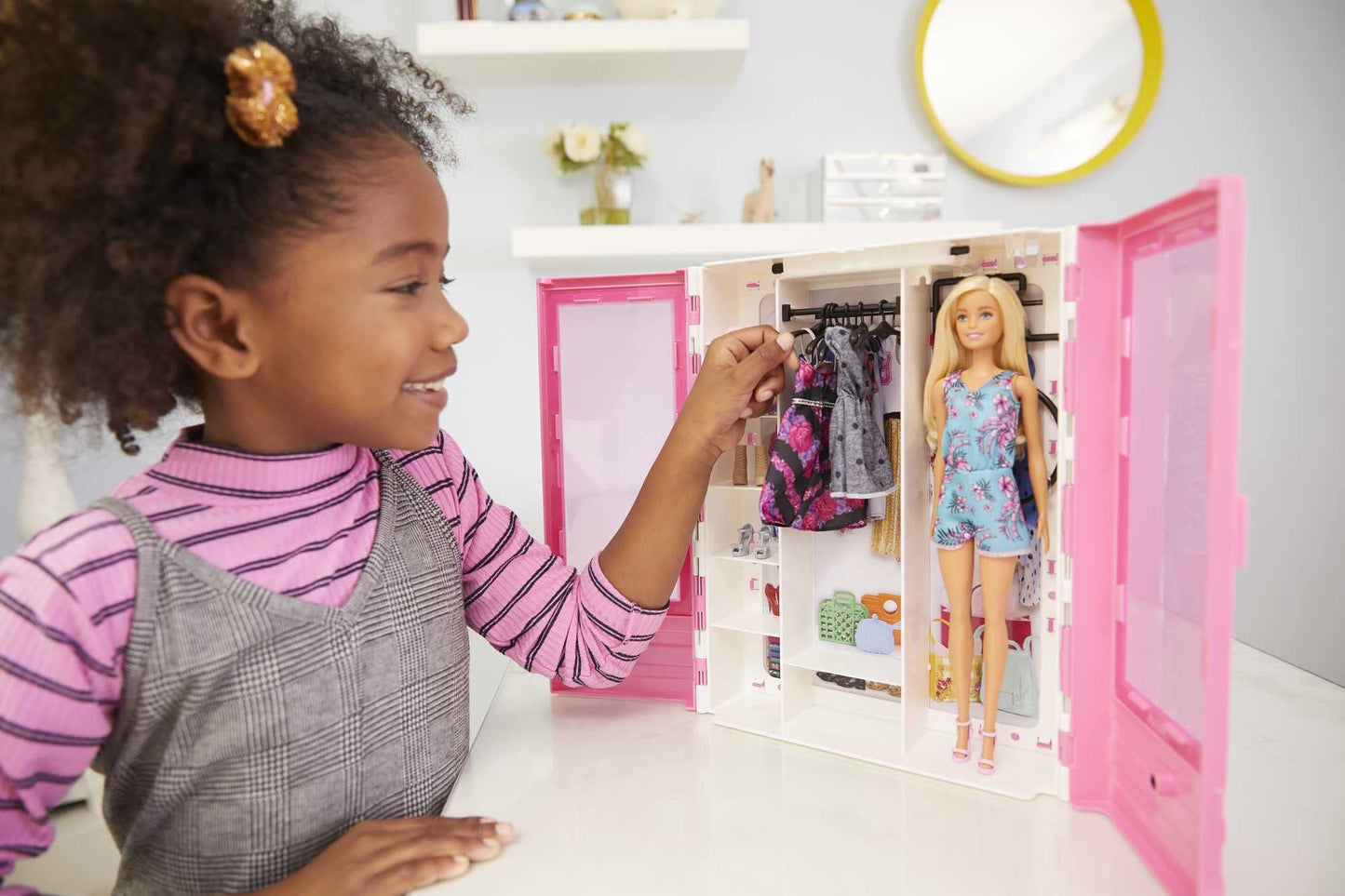 Barbie Fashionistas Ultimate Closet and Doll