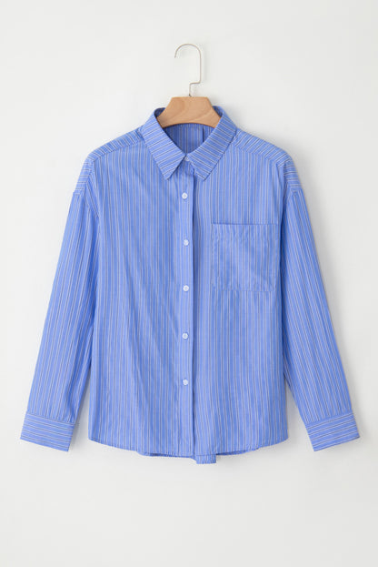 Camisa casual grande com listra azul e botões