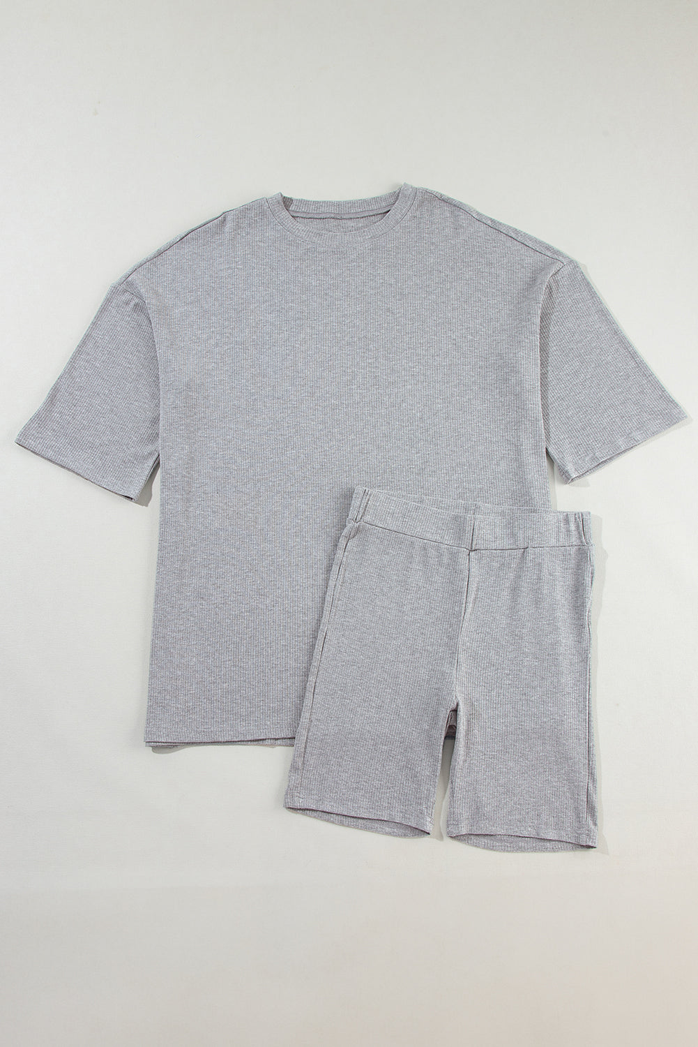 Conjunto de túnica solta cinza claro de cor sólida e shorts justos