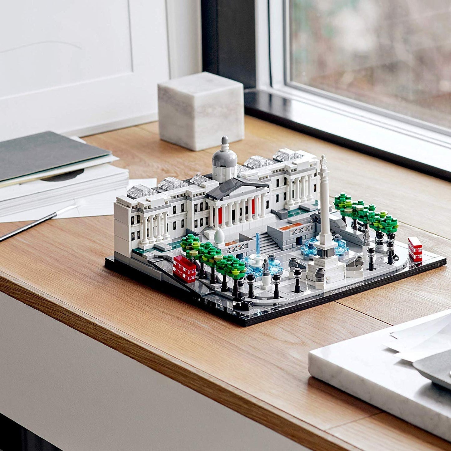 LEGO  Architecture Trafalgar Square Set, with London Landmark