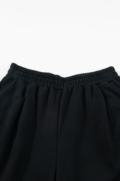 Conjunto de duas peças com top preto e calça larga