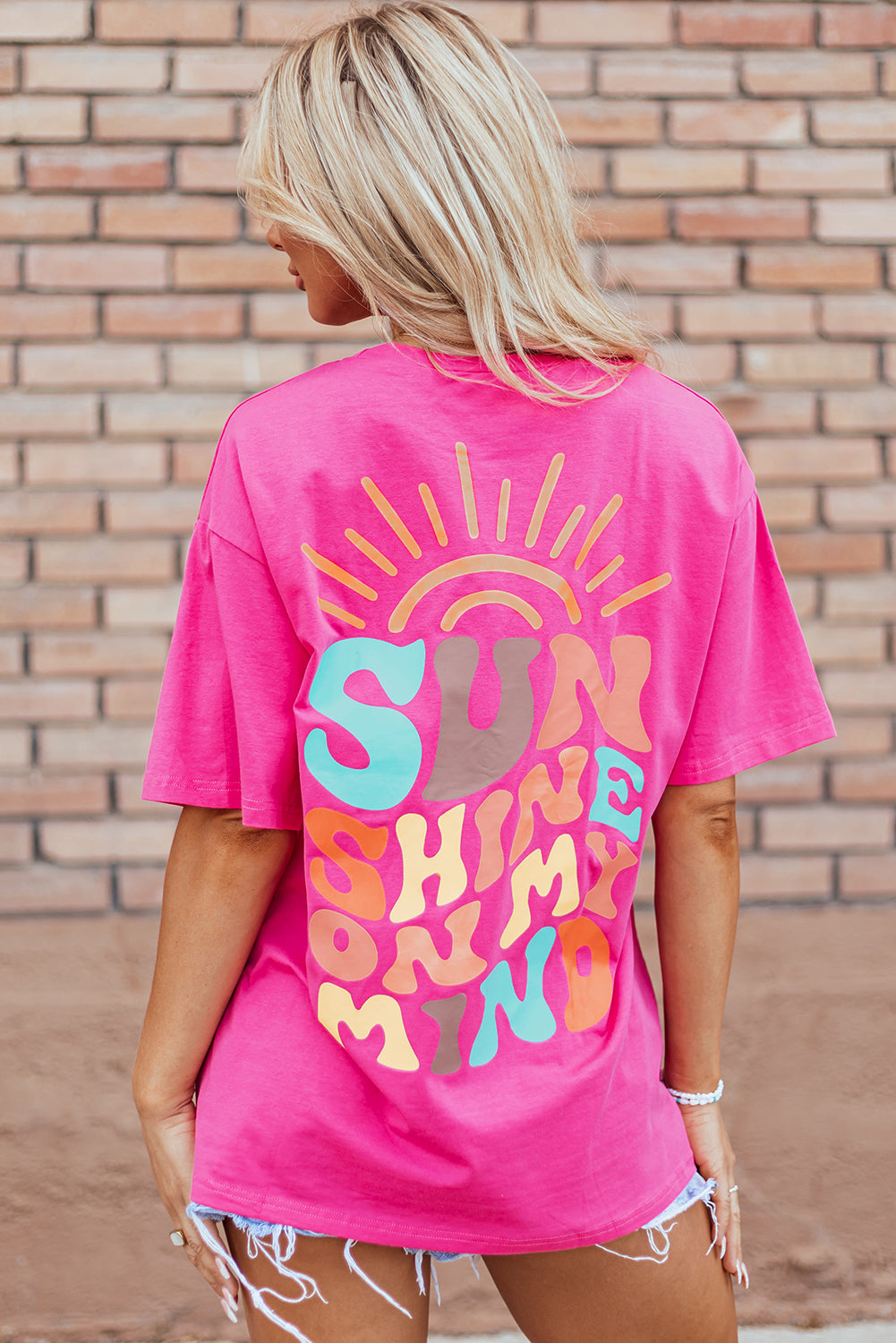 Camiseta com estampa SUNSHINE ON MY MIND rosa brilhante