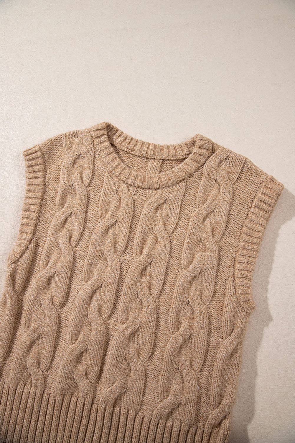 Pull en maille torsadée à mancherons beige français clair