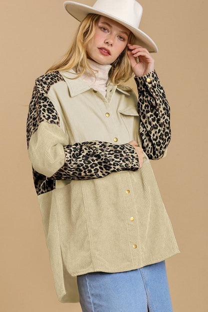 Veste chemise haute et basse beige en patchwork léopard