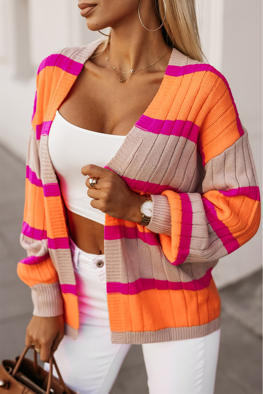 Cardigan desleixado com listras pretas e colorblock com ombro caído