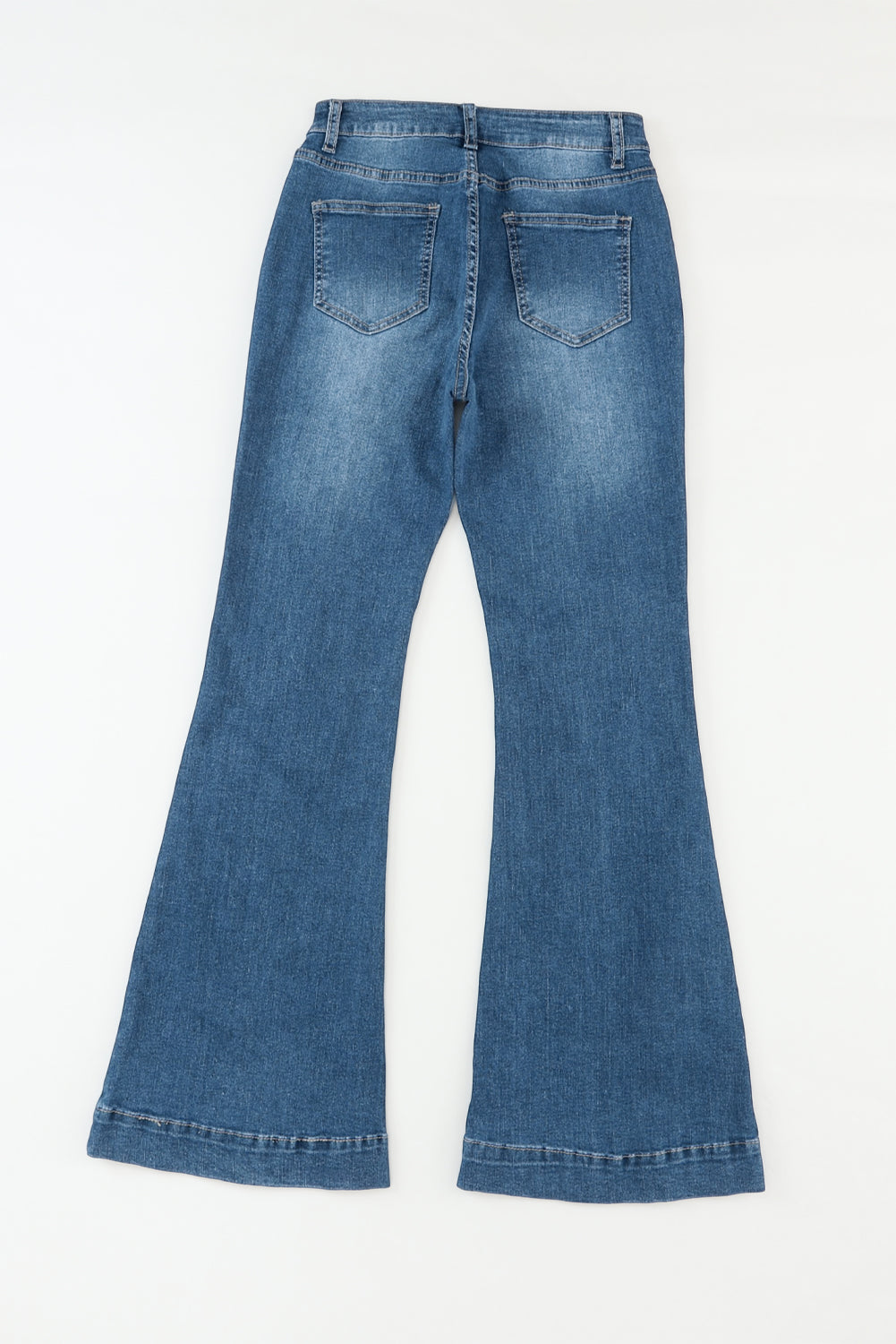 Jeans flare com costura azul de cintura alta e costura com bolso