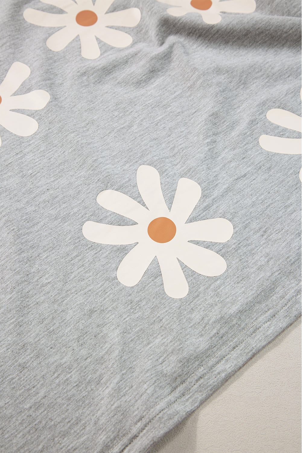 T-shirt décontracté gris imprimé fleur de marguerite