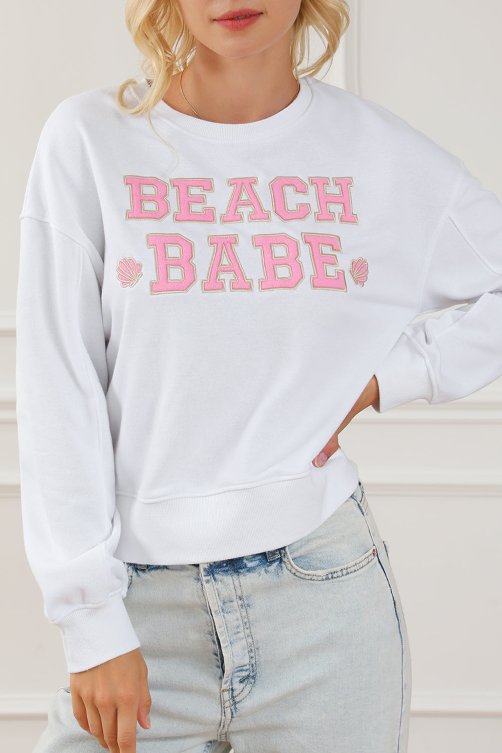 Sweat-shirt décontracté blanc à slogan BEACH BABE et graphique