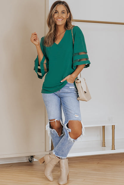 Blusa solta verde manga flare com decote em V