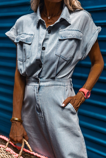 Vestido jeans azul Beau com manga morcego curta e fenda nas costas