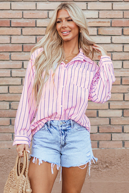 Camisa casual listrada rosa com bolso no peito