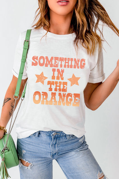 Camiseta branca com gola redonda gráfica ALGO NA ORANGE