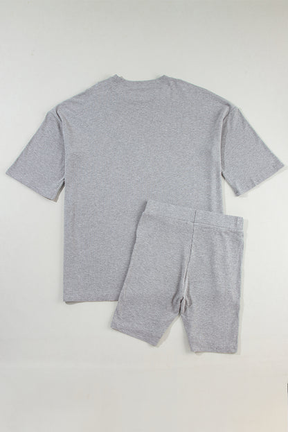 Conjunto de túnica solta cinza claro de cor sólida e shorts justos